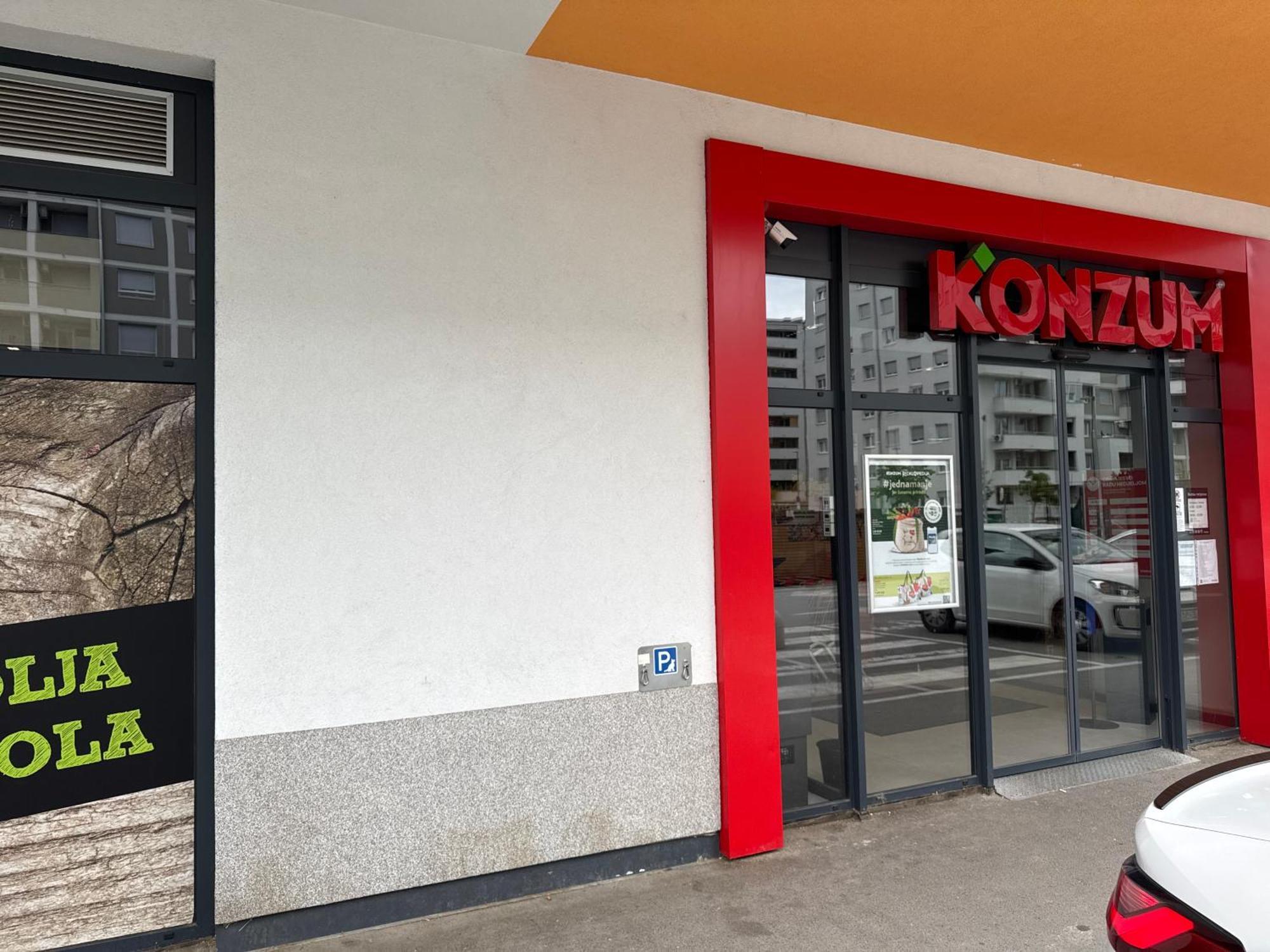Close To Center Big Terrace Tram Garage Parking Place Fast Wifi Super King Size Bed Grocery 1min Apartment Zagreb